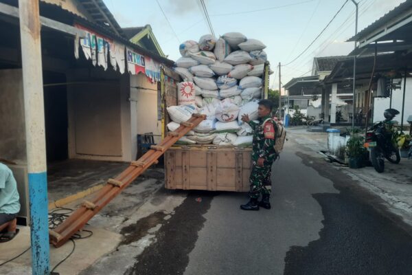 TNI Terus Kawal Serapan Gabah di Pacitan