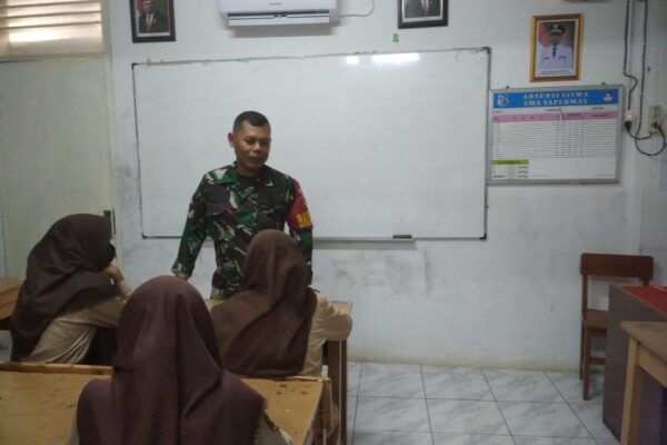 Babinsa Koramil 01/Menteng Berikan Sosialisasi Bahaya Narkoba Kepada Pelajar