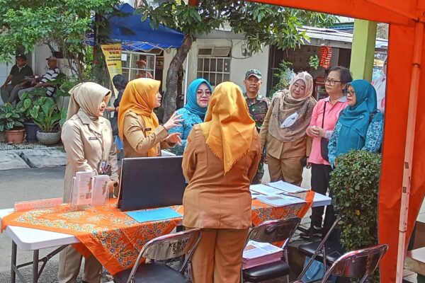 Babinsa Koramil 03/Senen Monitoring Kegiatan Posyandu Dan Pemeriksaan Kesehatan Lansia