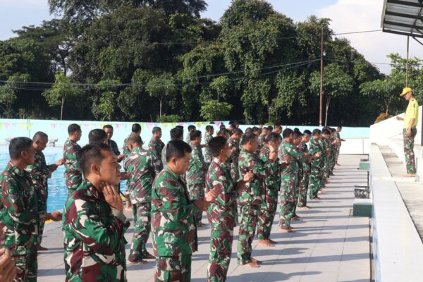 Siapkan Jasmani Militer Yang Handal, Kodim 0808/Blitar Gelar Ketangkasan Renang Militer Dasar