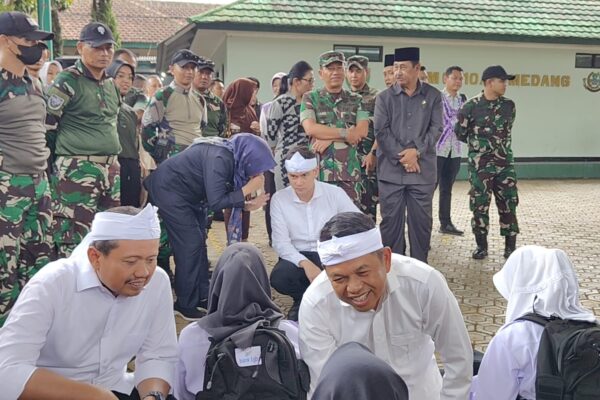 “Gubernur Jabar Tinjau Langsung Pendidikan Karakter ‘Maung Sumedang’ di Kodim 0610: Cetak Generasi Cageur, Bageur, Bener, Pinter, Singer!”