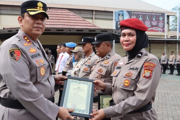 Kapolres Pelabuhan Tanjung Priok Pimpin Upacara Kenaikan Pangkat dan Penghargaan. Apresiasi untuk Pengabdian & Sinergi dengan Masyarakat
