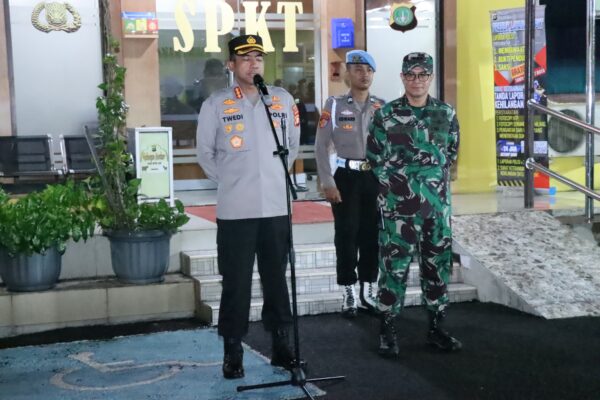 Polres Jakbar Bersama 3 Pilar Gelar Patroli di Kecamatan Palmeran Antisipasi Gangguan Kamtibmas