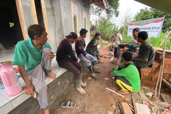 Harapan Jadi Nyata: Pak Saftari, Pak Beben dan Pak Taryana Sambut Rumah Baru dari Program Rutilahu TMMD ke-124 Kodim 0610/Sumedang