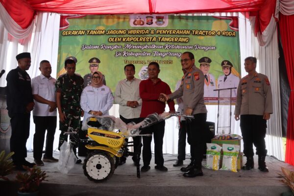 Kapolresta Tangerang Dukung Ketahanan Pangan Lewat Penanaman Jagung Program P2L di Sukamulya