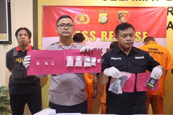 Polsek Pinang Polres Metro Tangerang Kota Amankan Dua Pengedar Sabu Berikut BB 280,068 Gram Disita