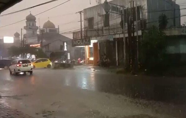 Sebagian Wilayah Kabupaten Bekasi Hujan Deras Pada Sore Hari