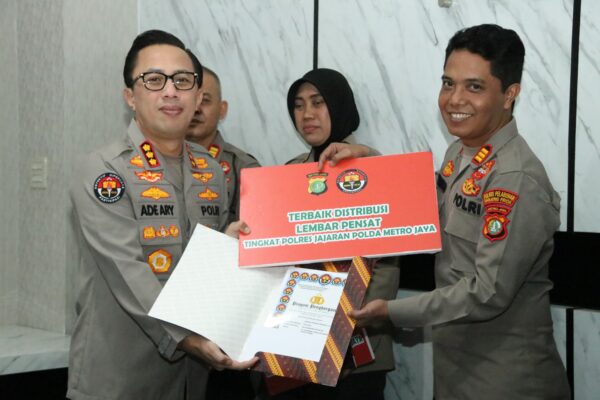 Kasihumas Polres Pelabuhan Tanjung Priok Raih Penghargaan Terbaik dari Kabidhumas Polda Metro Jaya