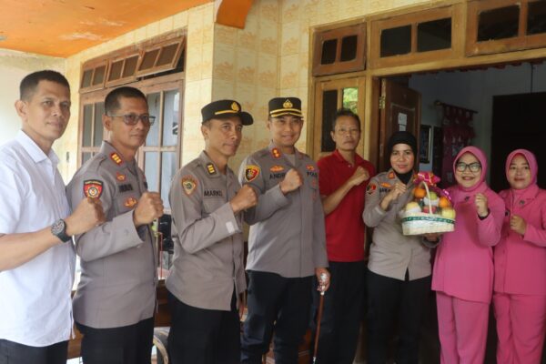 Kapolres Purworejo Sambut Hari Banyangkara ke 79 Dengan Anjangsana ke Anggota