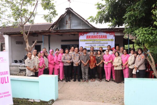 Penuh Haru, Tim Anjangsana Polres Sragen, Datang Membawa Harapan di Rumah Warakawuri Ibu Sudarmi