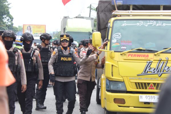 Puluhan Truck padati DPRD Kab. Semarang, 235 Personel Laksanakan Pengamanan
