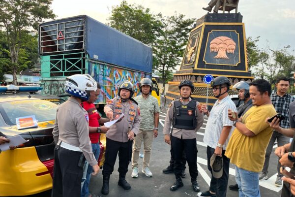 Kapolres Wonogiri Pimpin Langsung Pengamanan Aksi Damai Komunitas Truk, Situasi Kondusif Dan Terkendali