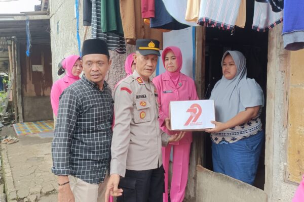 Sambut Hari Bhayangkara Ke-79, Polsek Sepatan Bagikan 75 Paket Sembako