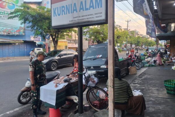 Senyum Teritorial, Babinsa Danukusuman Berikan Motivasi & Dukungan Pelaku UMKM