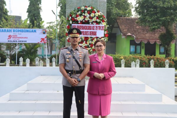 Jelang Hari Bhayangkara ke-79, Kapolres Demak Ziarah Ke Taman Makam Pahlawan