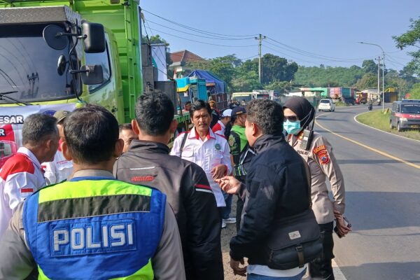 Demo ODOL di kota Semarang, Kapolres Semarang pantau langsung rombongan melintas Kabupaten Semarang