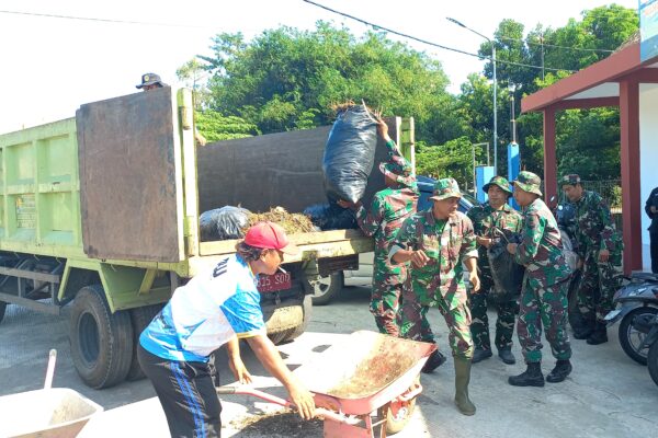 Sinergi Kodim Boyolali Dan Masyarakat Bersihkan Fasum Di Plaza Waduk Cengklik