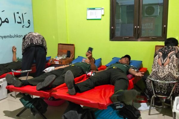 Koramil Ngrampal Berpartisipasi Dalam Peringatan Hari Donor Darah Sedunia: Tetesan Darah, Bukti Cinta Untuk Negeri