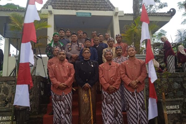 TNI-Polri Kompak Lestarikan Tradisi Suran Punden di Trenggalek