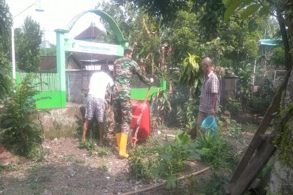 Babinsa Duren Bersama Warga Gelar Kerja Bakti, Wujudkan Lingkungan Bersih Dan Ciptakan Kerukunan Antar Warga