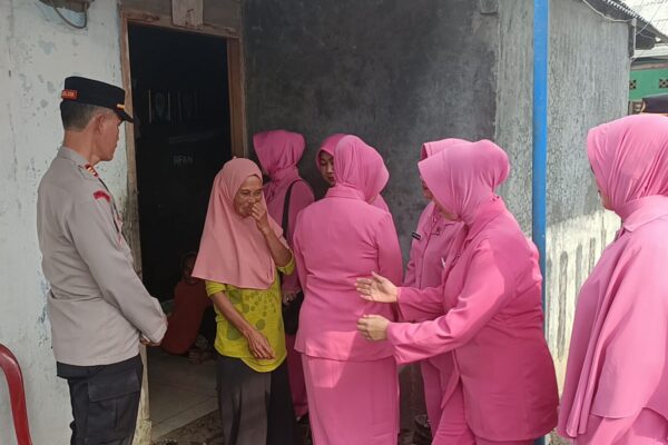 Jelang Hari Bhayangkara Ke-79, Polsek Sepatan Gelar Takziah Dan Santunan Uang Duka