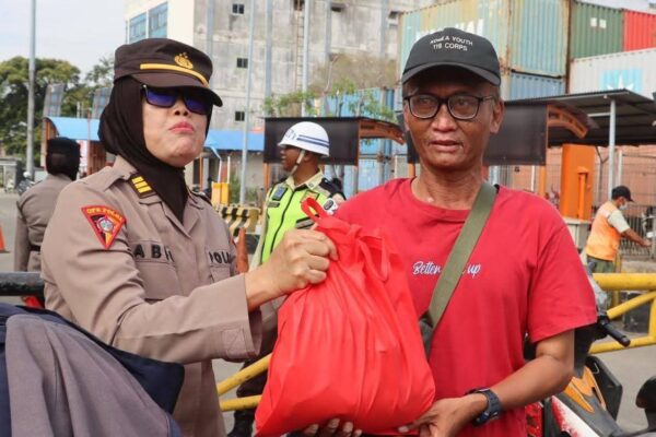 Polwan Peduli Masyarakat, Polwan Polres Priok, Gelar Bakti Sosial dalam Rangka HUT Polwan Ke- 77