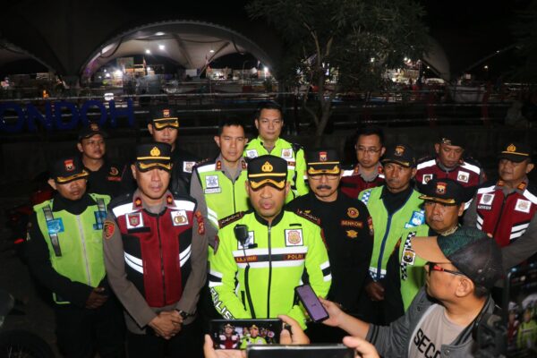 Kapolres Metro Tangerang Kota Pimpin Apel Cipta Kondisi di Malam Hari