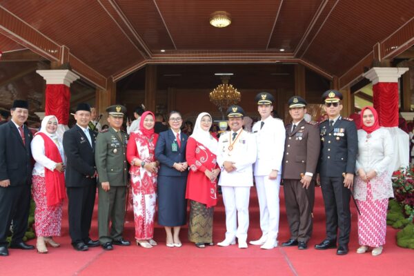 Kapolres Sumedang Ikuti Upacara Peringatan HUT ke-80 RI, Bacakan Pembukaan UUD 1945