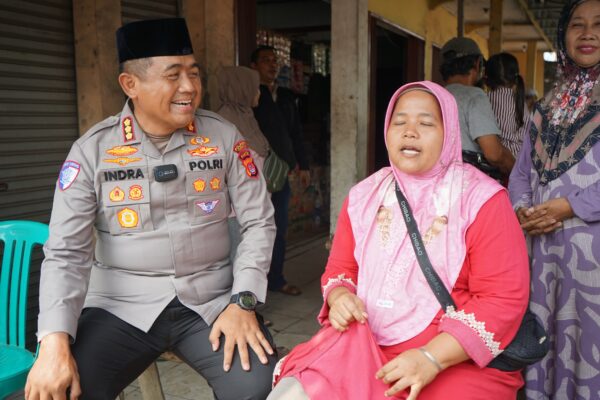Viral Bantu Atur Lalu Lintas, Penjual Uduk Didatangi Kapolresta Tangerang, Diberi Tambahan Modal Usaha