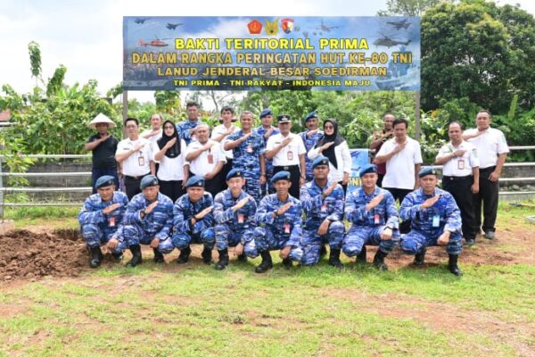 Lanud J.B. Soedirman Laksanakan Penanaman 200 Pohon di Desa Binaan