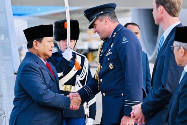 Disambut Hangat di Amsterdam, Presiden Prabowo Awali Misi Perkuat Diplomasi Indonesia-Belanda