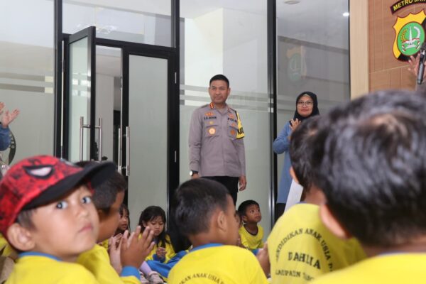 Kapolres Metro Tangerang Kota Hadiri Kegiatan Polsanak Bersama Anak-Anak PAUD SPS Dahlia
