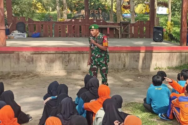 Serunya Bati Komsos Koramil Garum Dalam Materi Bela Negara Perkemahan SDIT Al Hikmah Blitar